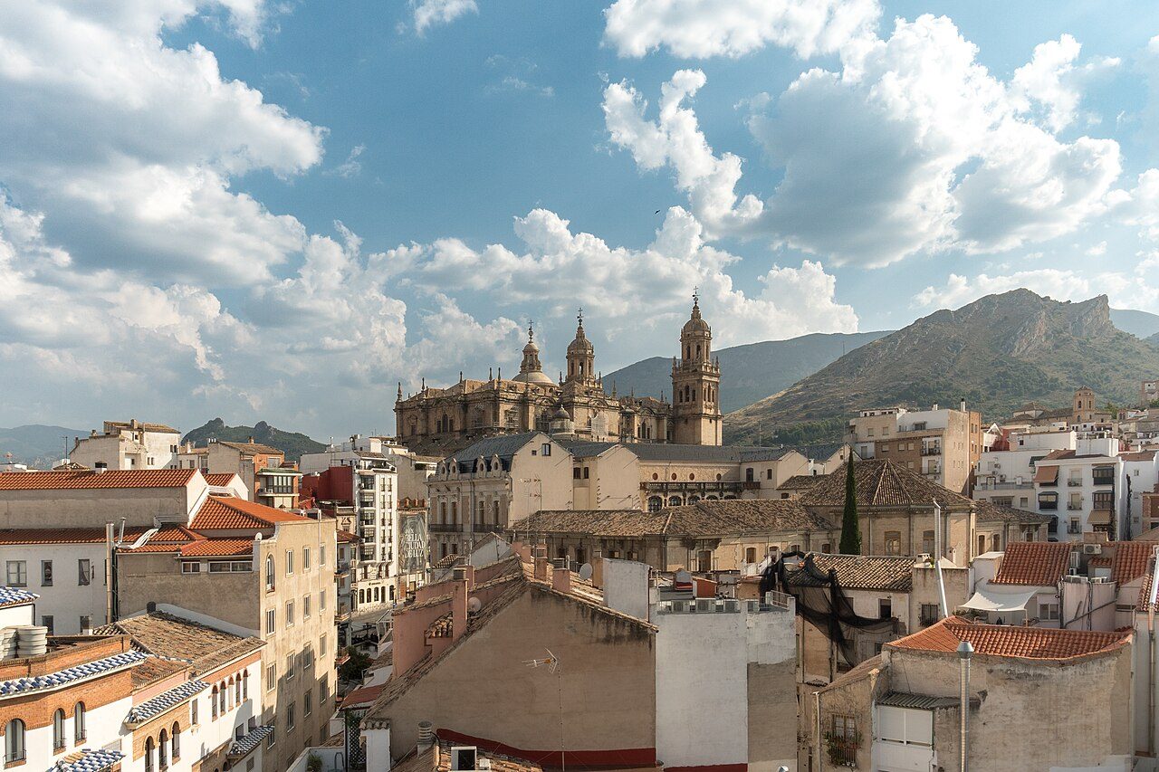 Vistas de Jaén rodeada de olivares, un imprescindible que ver en Jaén