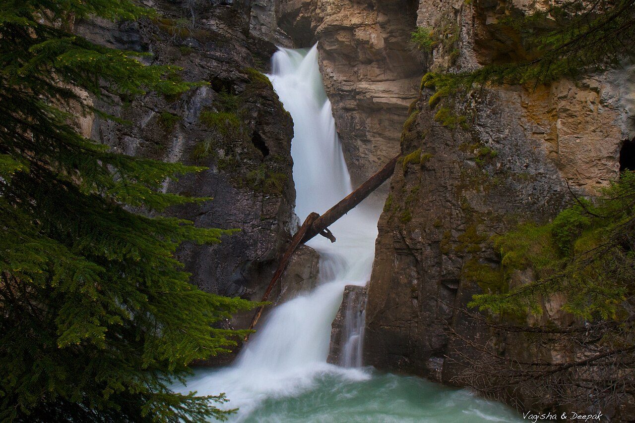Las pasarelas del cañón Johnston, una de las excursiones más recomendables cerca de Banff