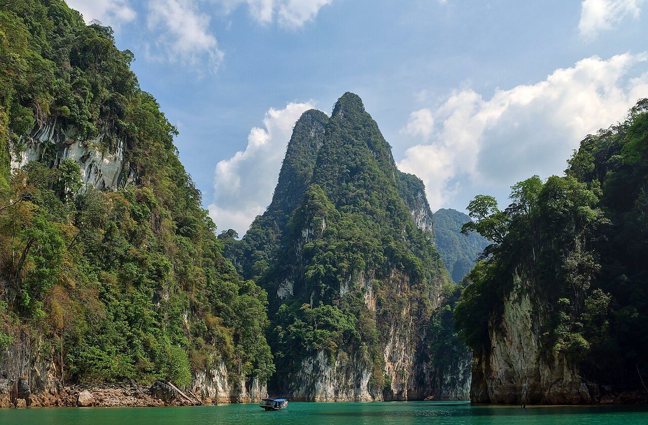 La selva del Parque Khao Sok, una de las mejores cosas que ver cerca de Khao Lak