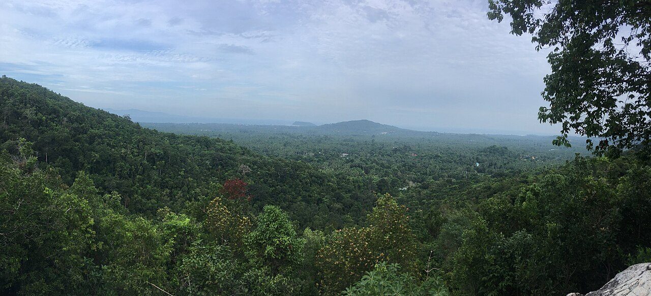 Vistas desde un mirador, uno de los mayores atractivos que ver en Ko Pha Ngan