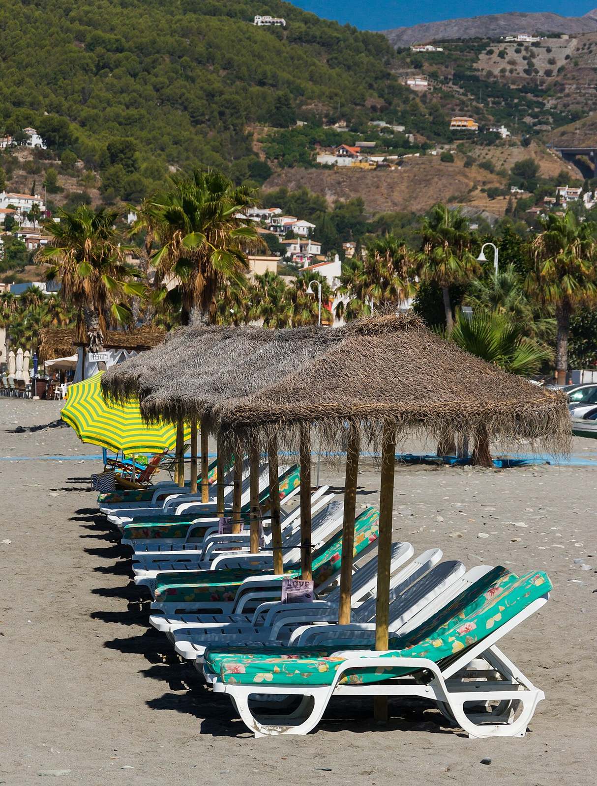 La bahía protegida de La Herradura, entre Punta de la Mona y Cerro Gordo.