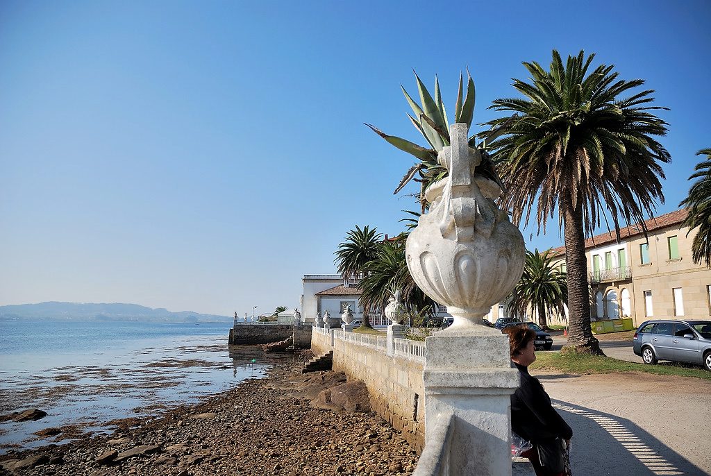 El paseo marítimo y el pinar de la Isla de La Toja, ideales para pasear sin prisa