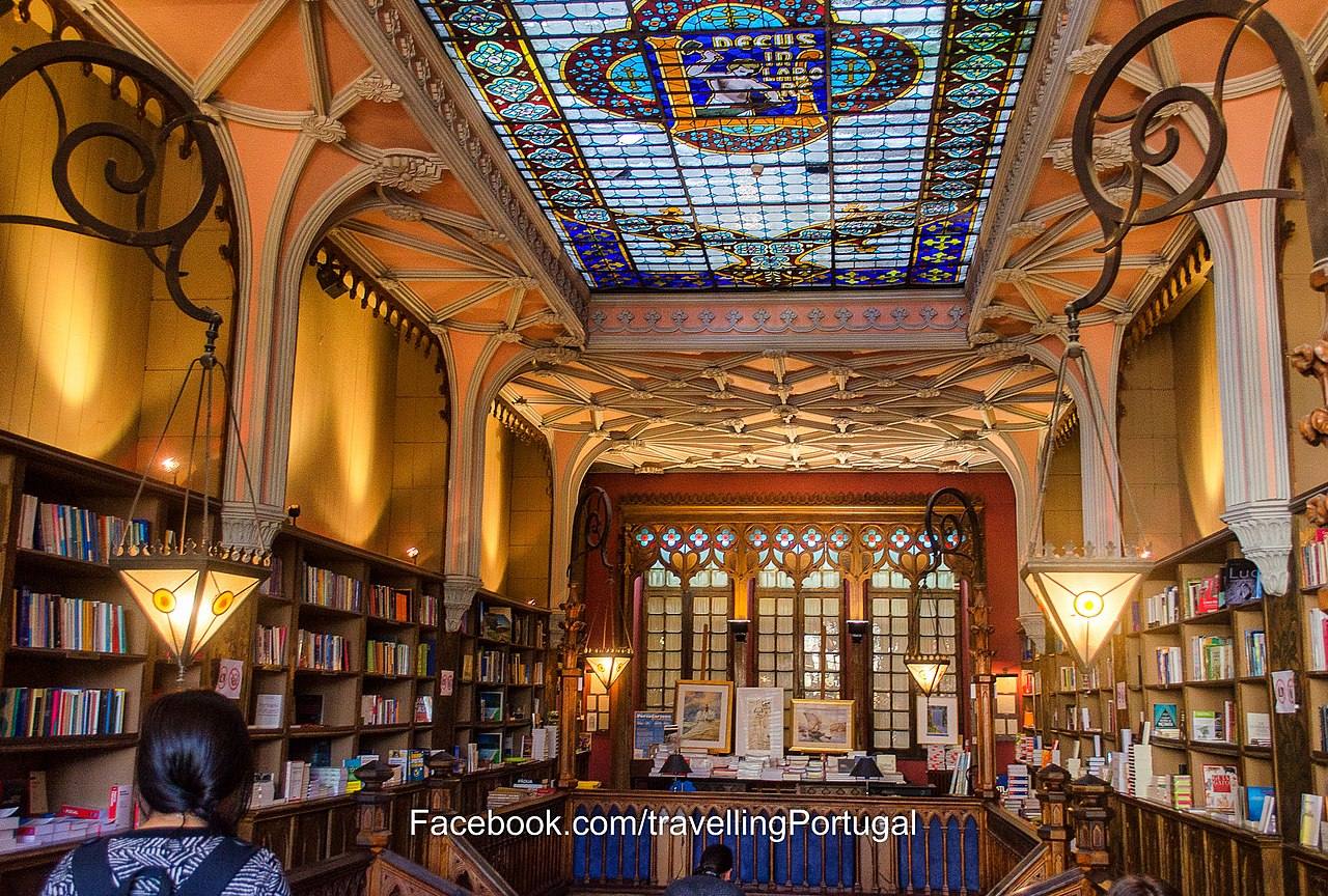 Entradas y museos en Oporto: la escalera de la Librería Lello es uno de sus grandes reclamos.