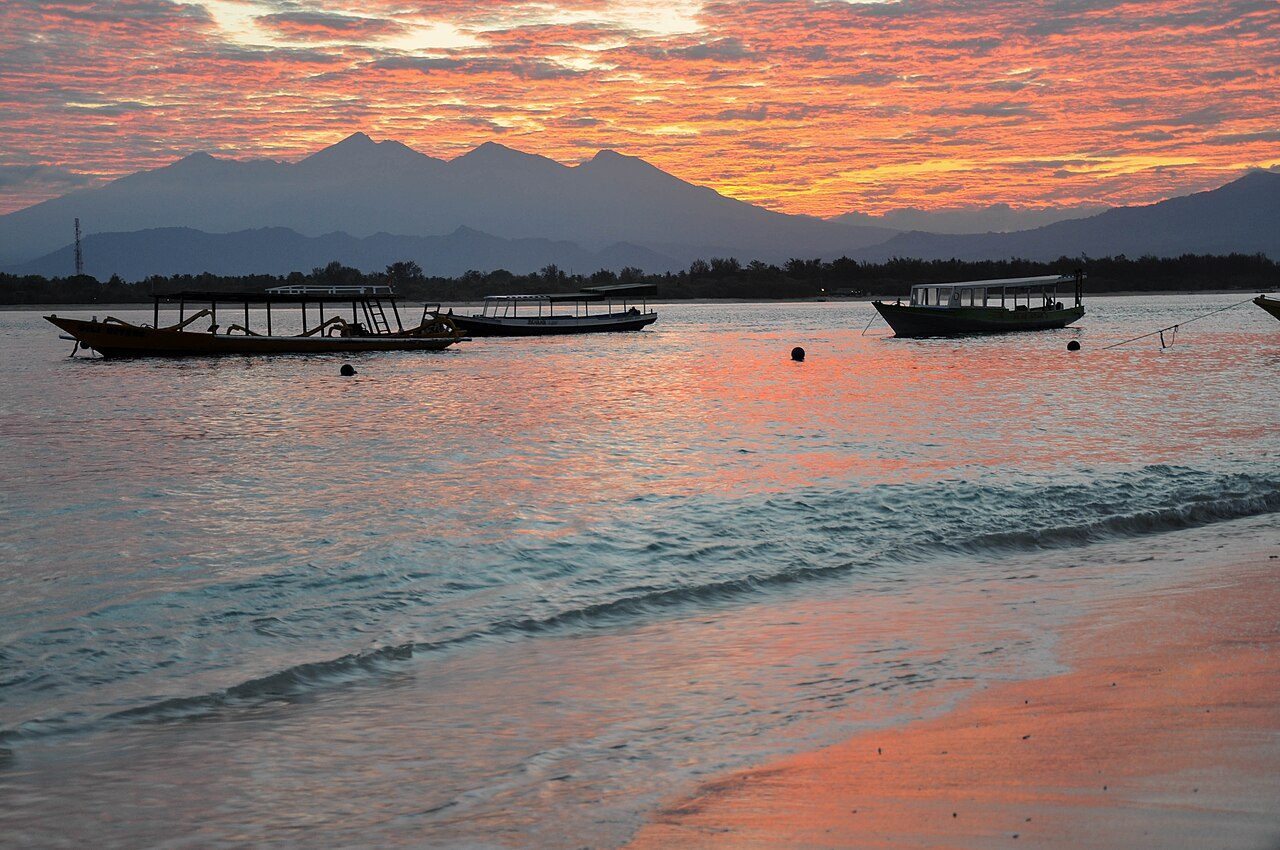 Los traslados en Lombok en lancha rápida conectan la isla con las Gili, Nusa Penida y Bali.