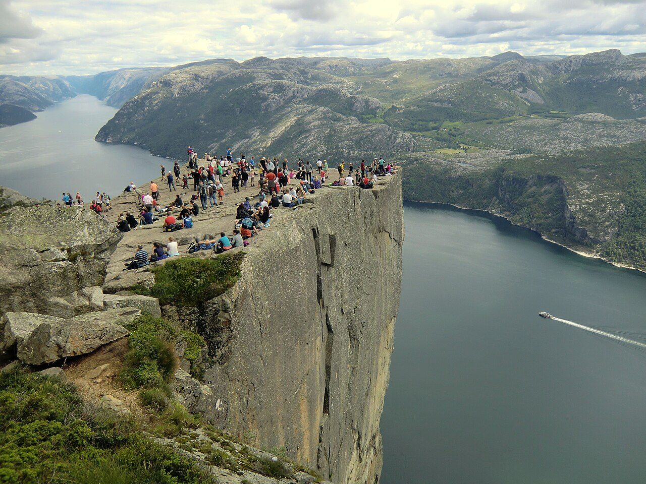 Tours y visitas guiadas en Stavanger: el Lysefjord y el Preikestolen desde el agua
