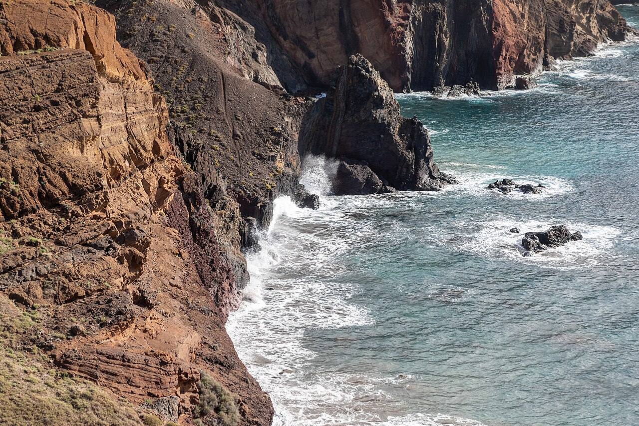 Vistas de los acantilados de Madeira, uno de los grandes atractivos de qué ver en la isla