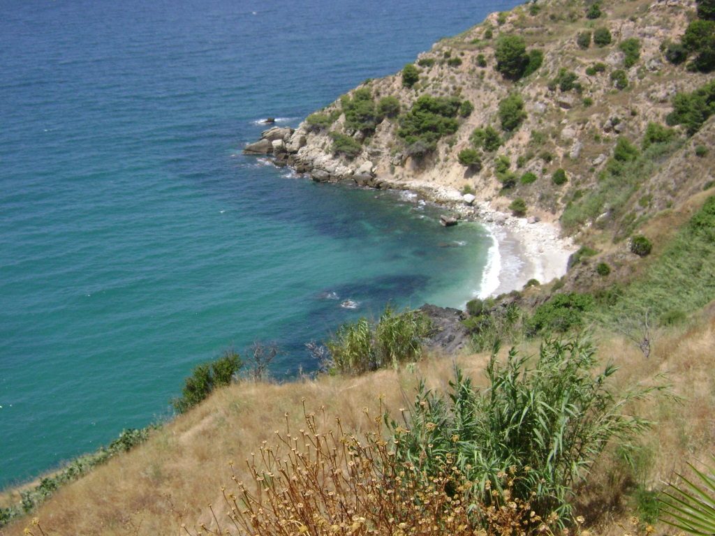 Los acantilados y calas de Maro, entre las mejores vistas que ver en Nerja