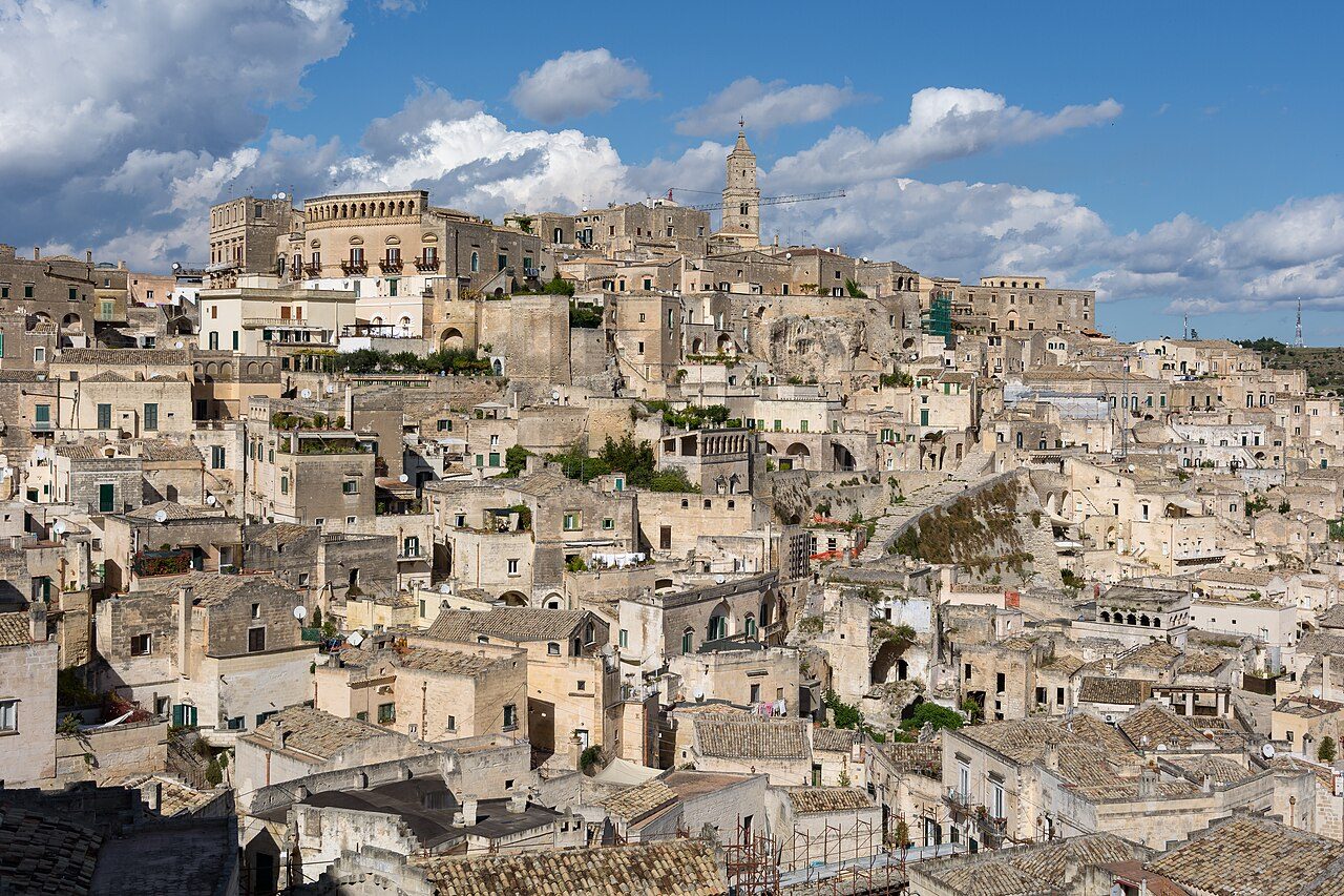 Atardecer sobre la Catedral, uno de los mejores momentos para ver Matera