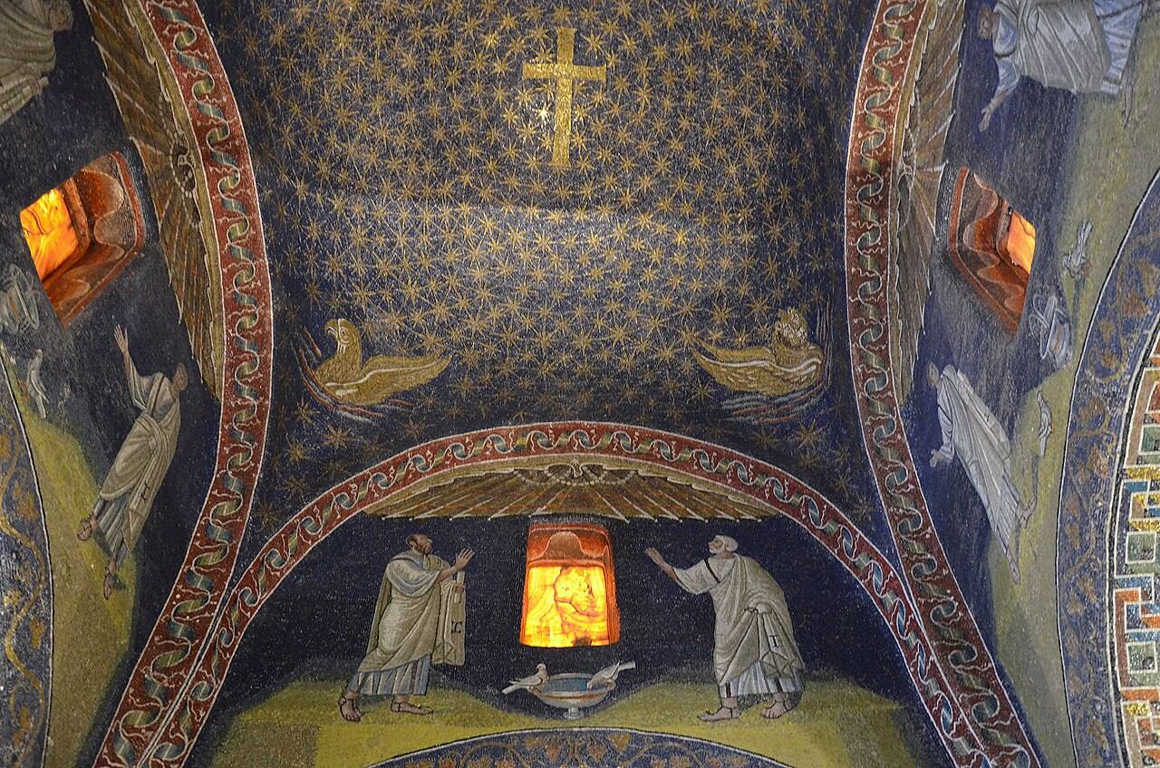 La cúpula estrellada del Mausoleo de Galla Placidia, imprescindible que ver en Rávena