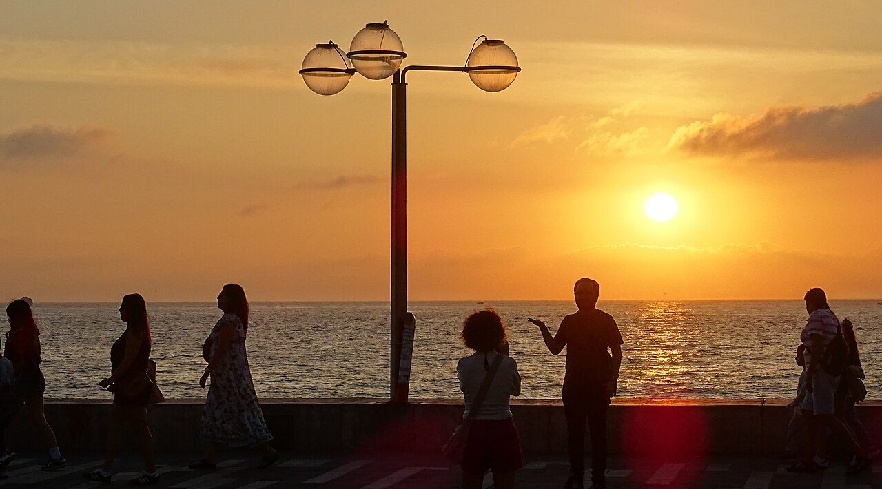 El malecón al atardecer, uno de los grandes imprescindibles de qué ver en Mazatlán