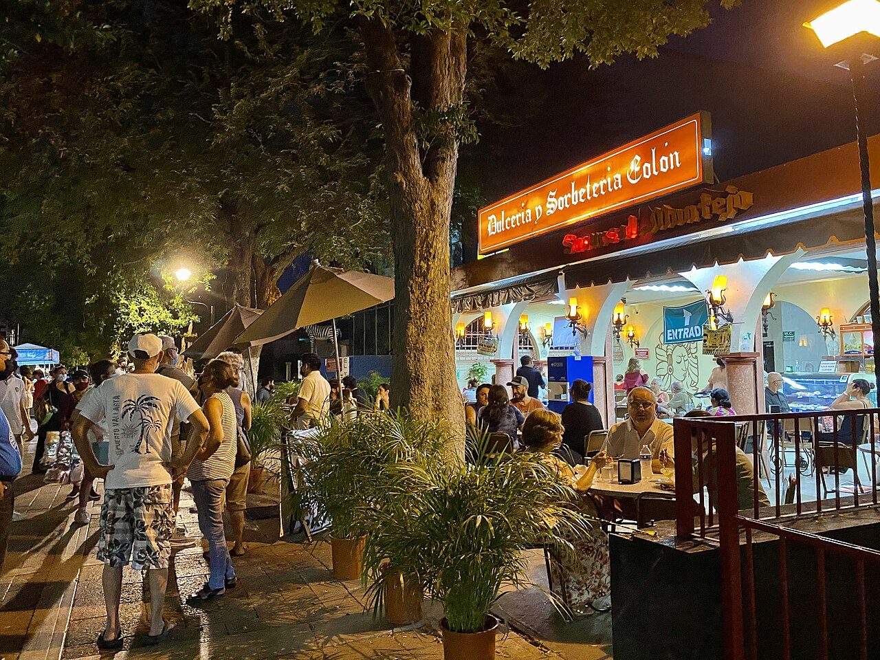 Tours y visitas guiadas en Mérida México por el Paseo de Montejo y el centro histórico.