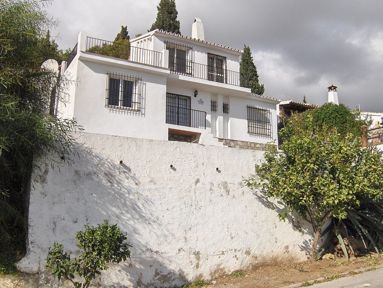 Calles encaladas y llenas de flores: la esencia de qué ver en Mijas Pueblo