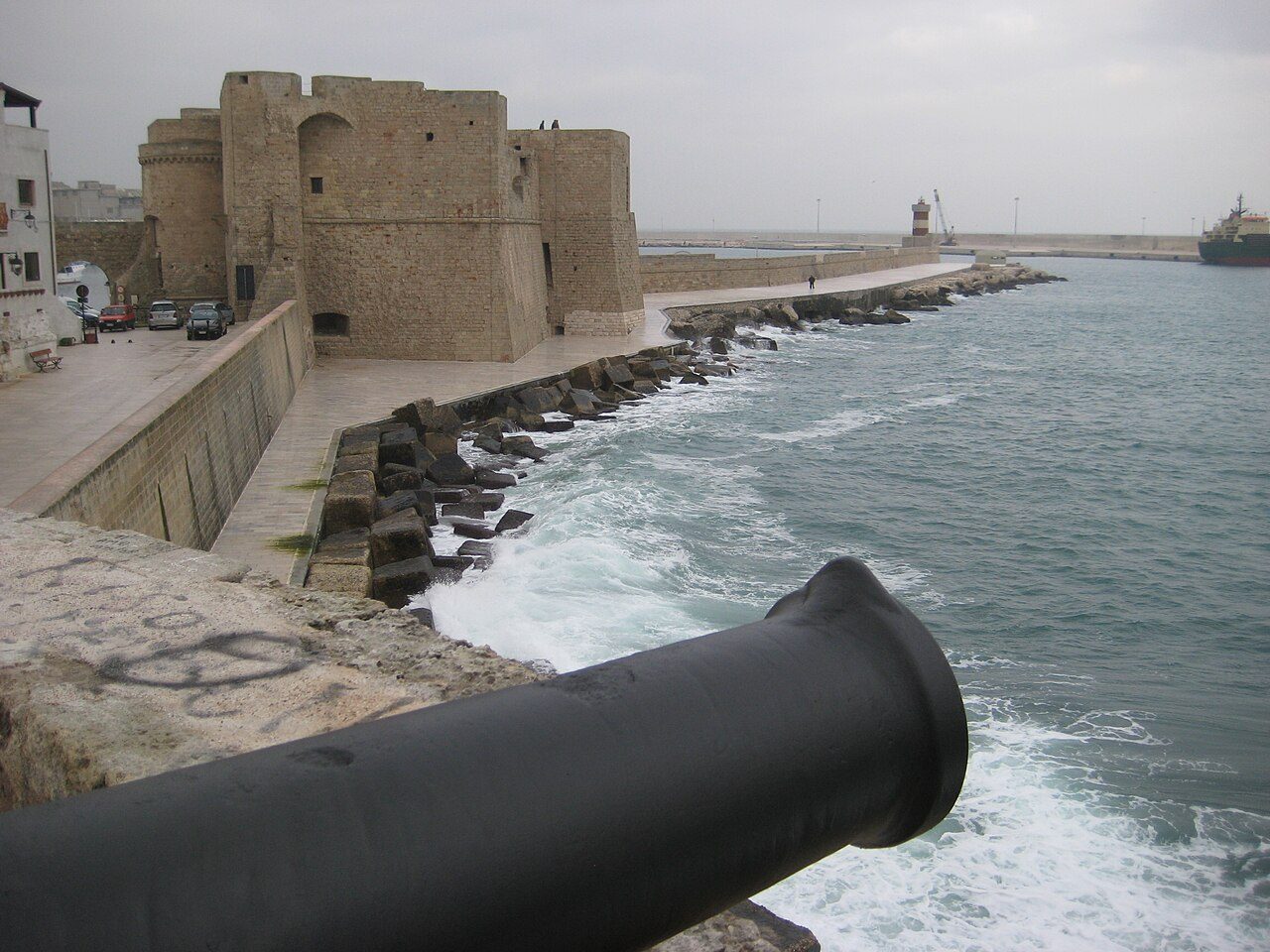 El Castillo de Carlos V, parada obligada en cualquier lista de qué ver en Monopoli