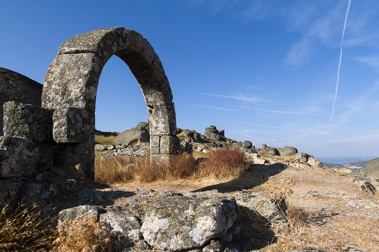 Qué ver en Monsanto: las vistas desde las ruinas del castillo sobre la Beira Baixa
