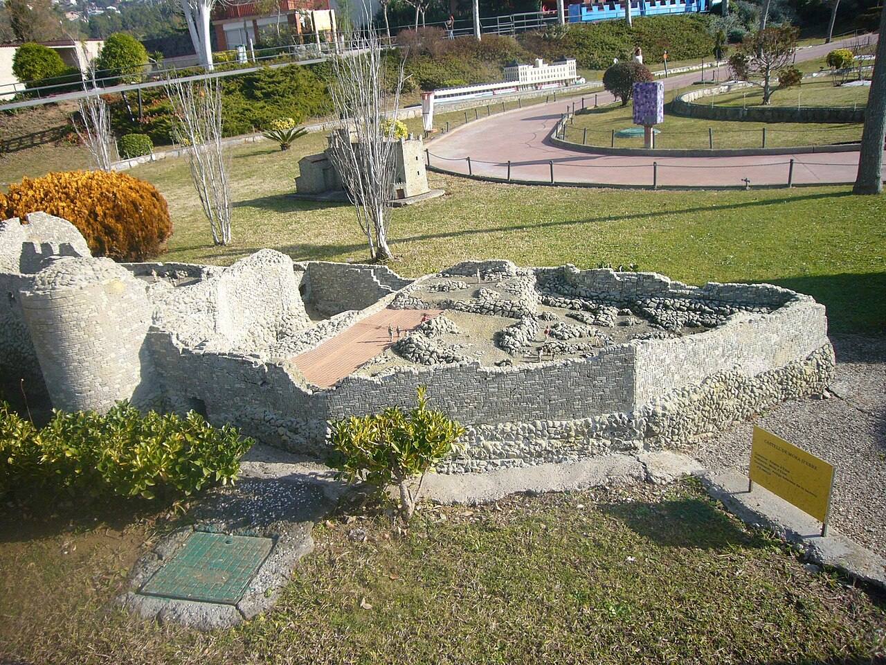 Móra d'Ebre y su castillo, vistos desde el entorno de Mora La Nueva