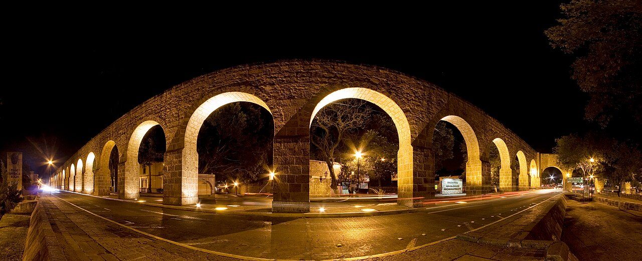 Los arcos iluminados del acueducto, una de las estampas más bonitas de Morelia