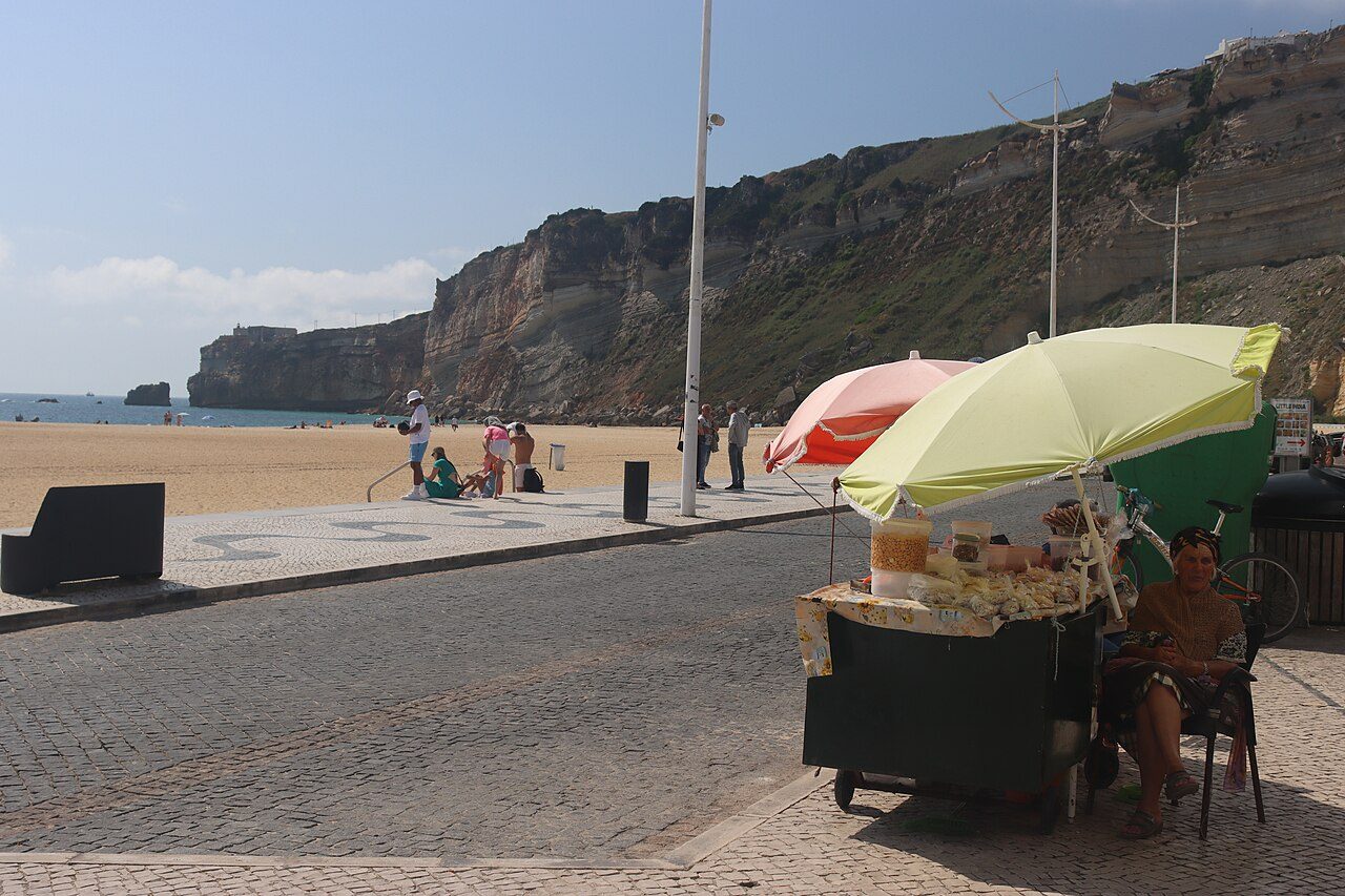 Vistas del acantilado durante una visita guiada en Nazaré