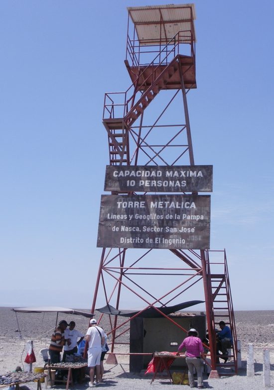 Entradas y museos en Nazca: el mirador de las líneas junto a la Panamericana.