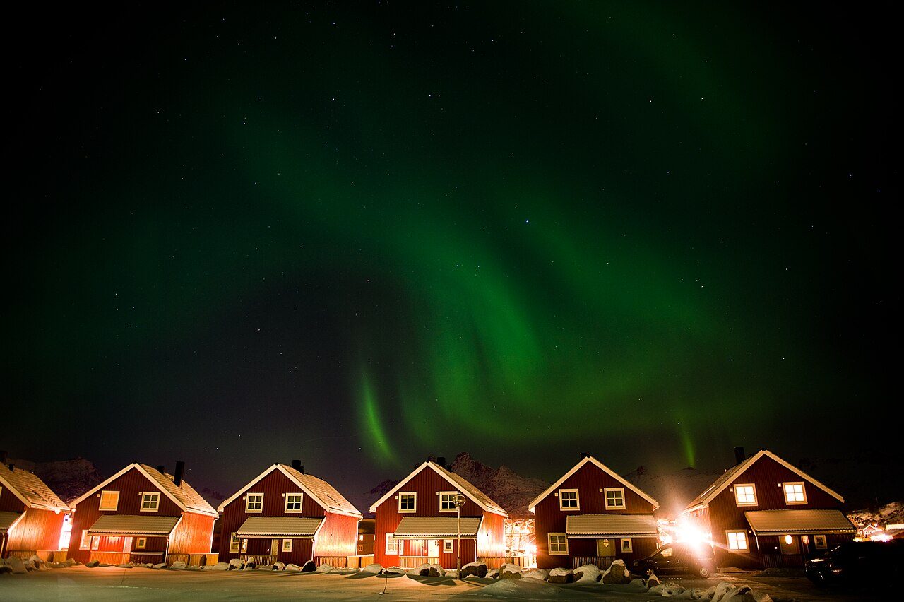 La aurora boreal sobre Bodø, uno de los grandes reclamos del Ártico noruego