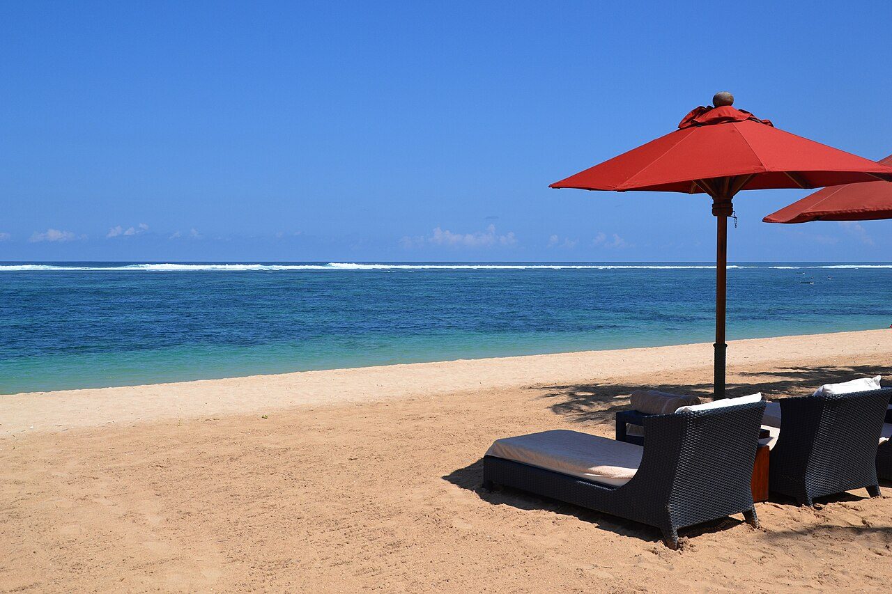 Vistas de la costa de Nusa Dua, una de las zonas más tranquilas para descubrir qué ver en Bali