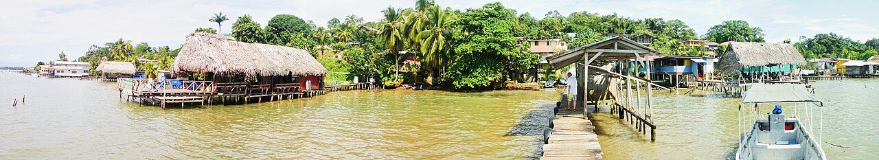 Las calles de Old Bank, un plan gratis que ver en Bocas del Toro