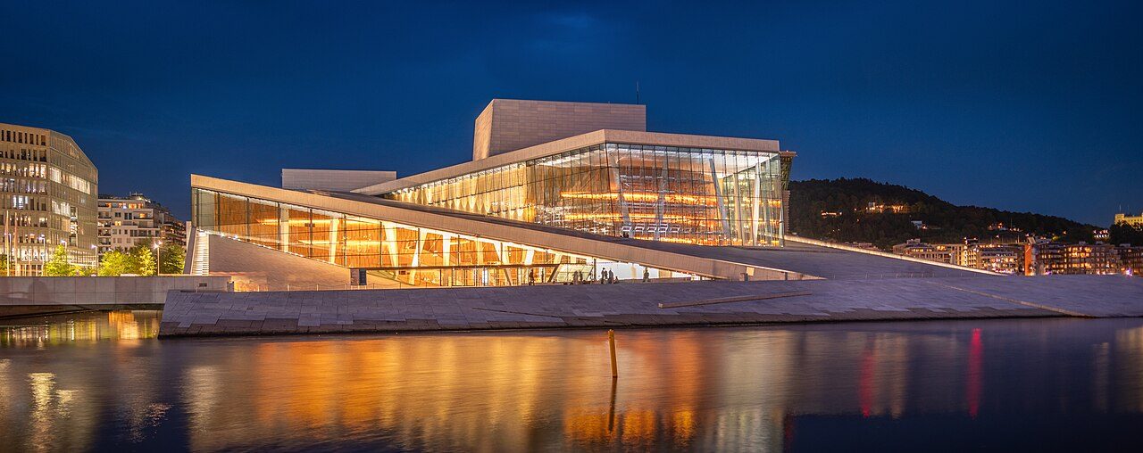 La Ópera de Oslo, una de las primeras postales al llegar a la ciudad