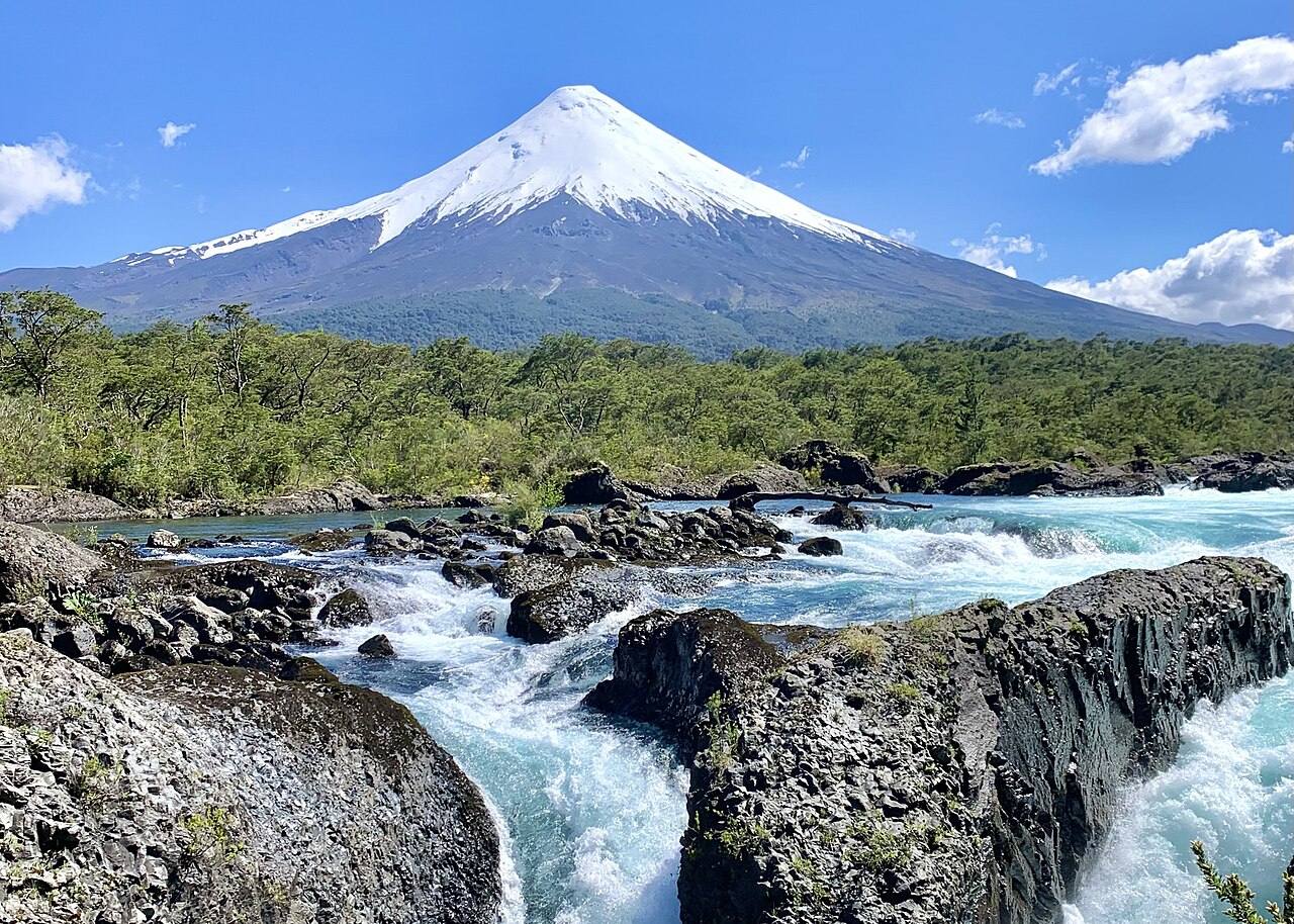 Excursiones de un día en Puerto Varas: el volcán Osorno y los saltos del Petrohué.