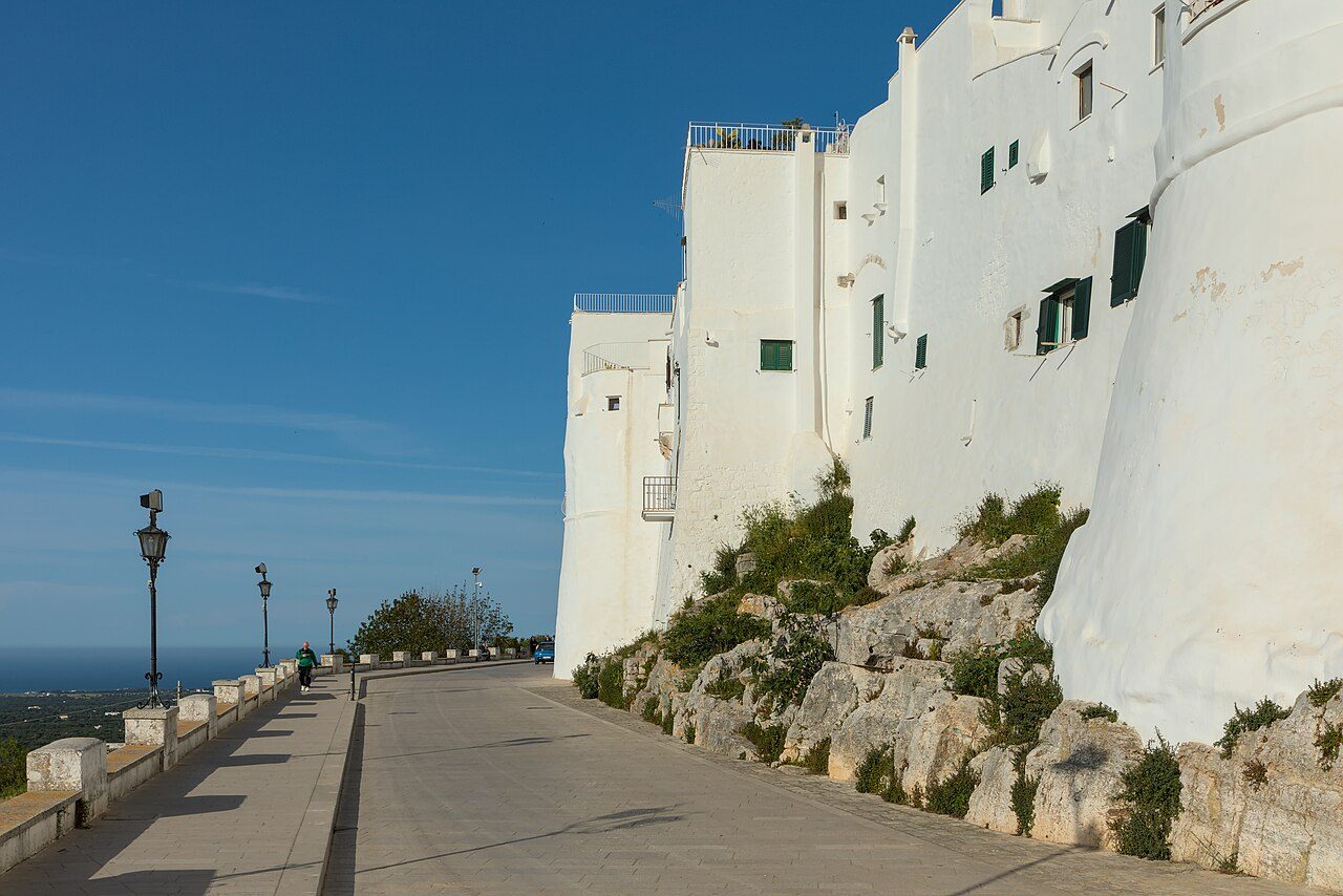 Ostuni, una de las paradas estrella en las excursiones de un día en Lecce por el Valle de Itria.