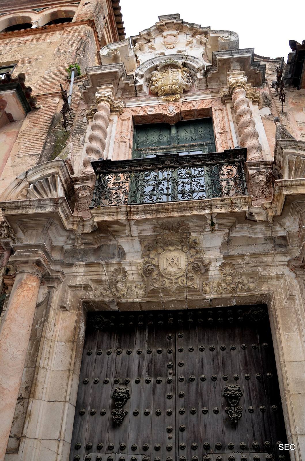 La fachada barroca del Palacio de Peñaflor, uno de los imprescindibles que ver en Écija