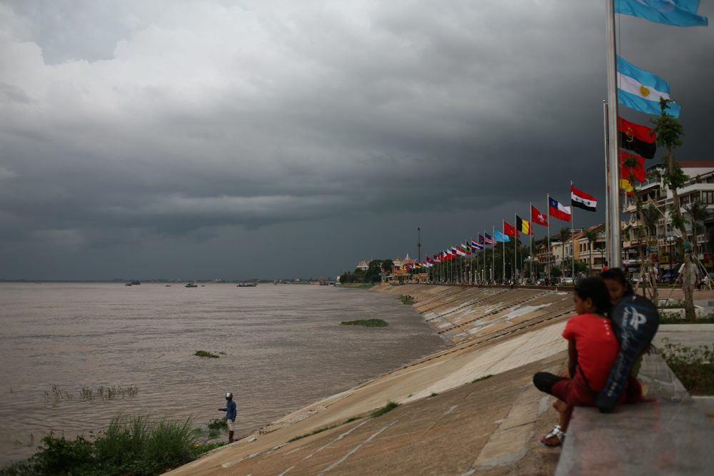Atardecer sobre el Mekong, uno de los planes más bonitos que hacer en Nom Pen