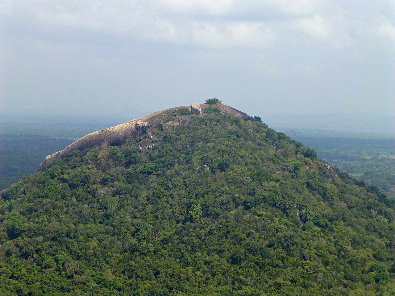 Amanecer desde Pidurangala, el mirador con las mejores vistas de qué ver en Sigiriya