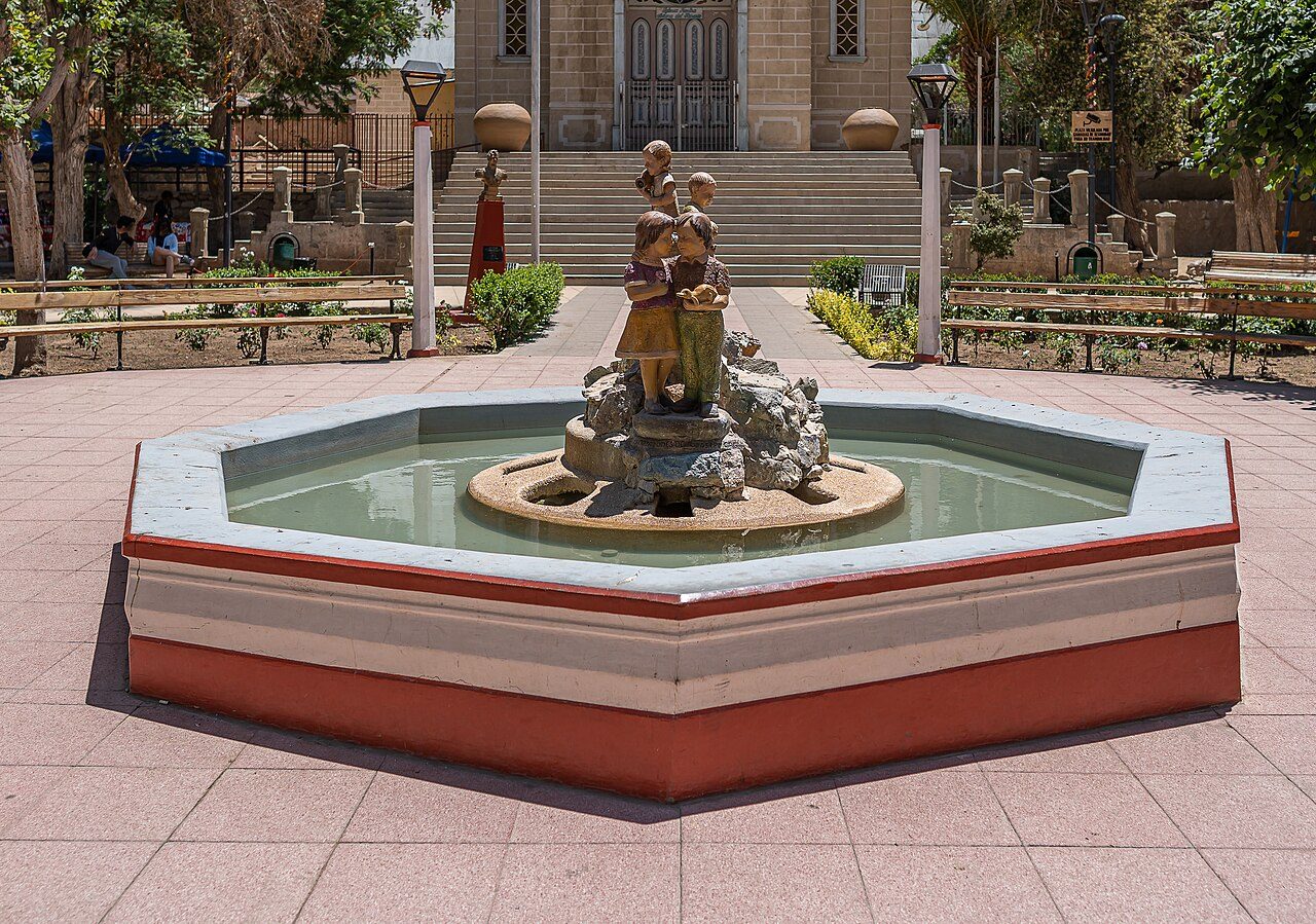 La plaza y la iglesia de Pisco Elqui, el centro del pueblo
