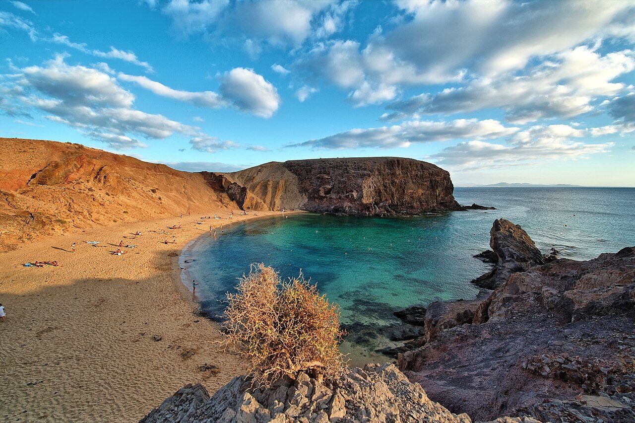 La Playa de Papagayo, imprescindible que ver cerca de Playa Blanca