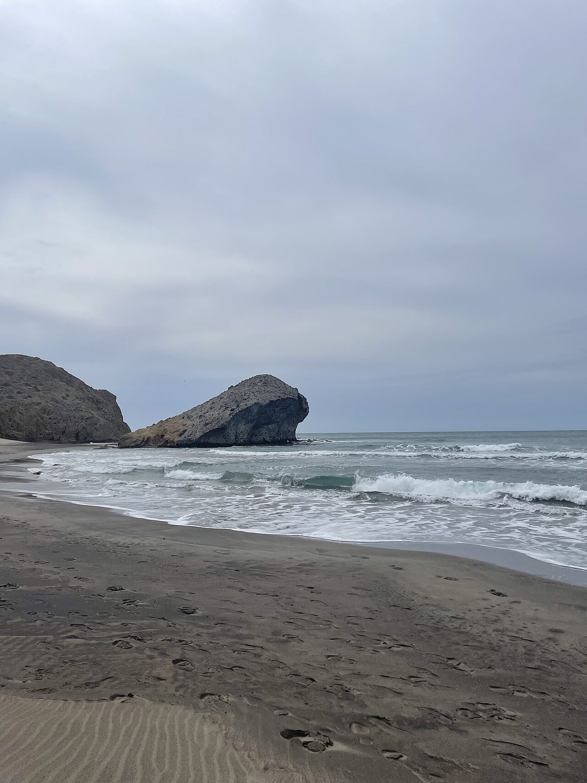 La playa de Mónsul, uno de los imprescindibles que ver en San José, Almería