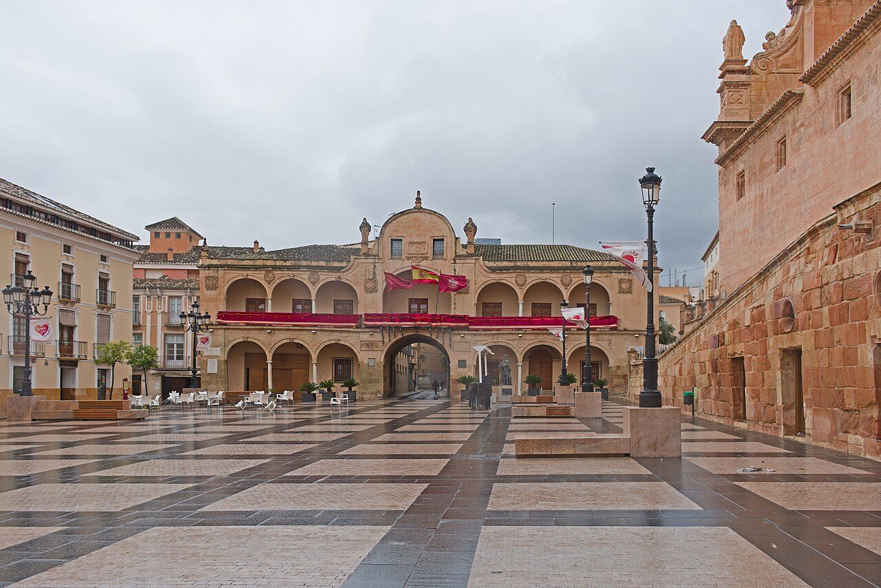 Colegiata de San Patricio en la Plaza de España, corazón de qué ver en Lorca
