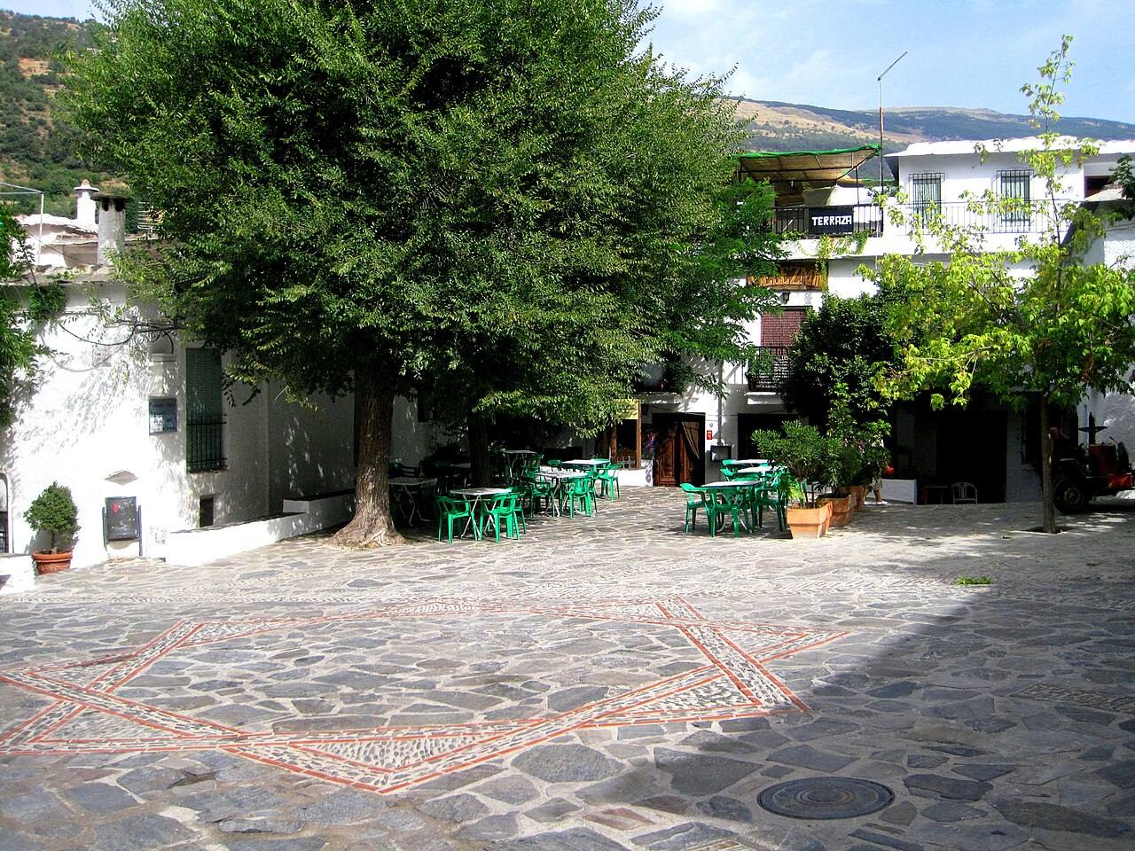 La Plaza de la Libertad, punto de partida para ver Pampaneira