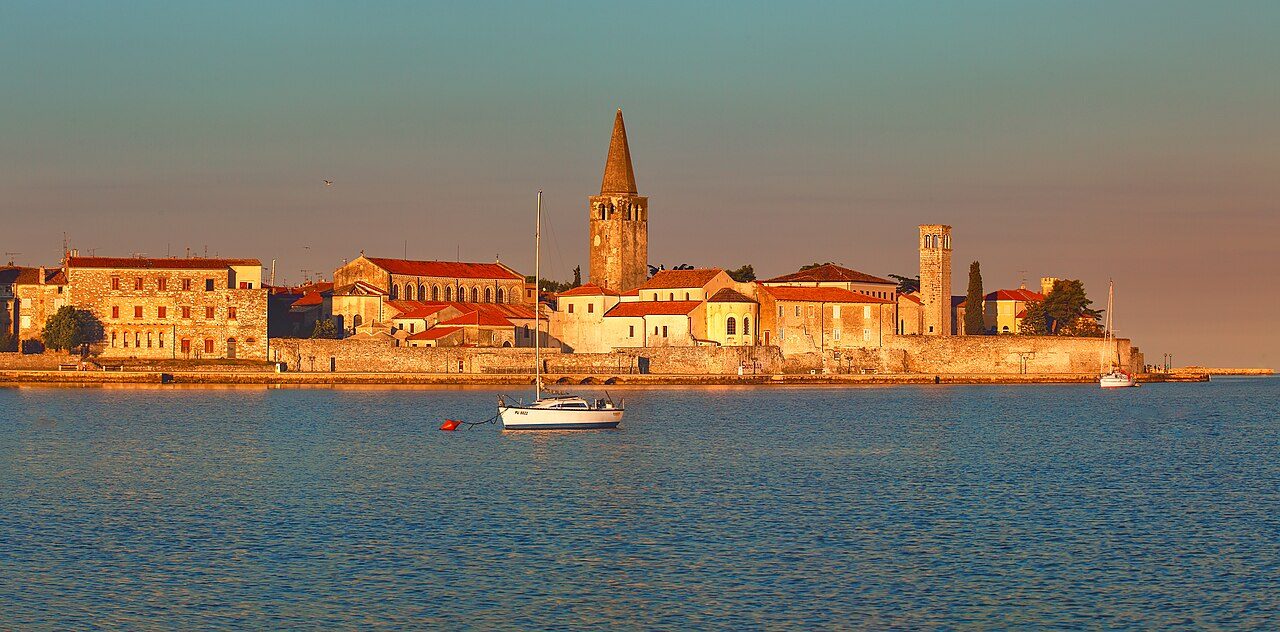 Vista aérea del casco antiguo de Porec, uno de los lugares imprescindibles que ver en Istria