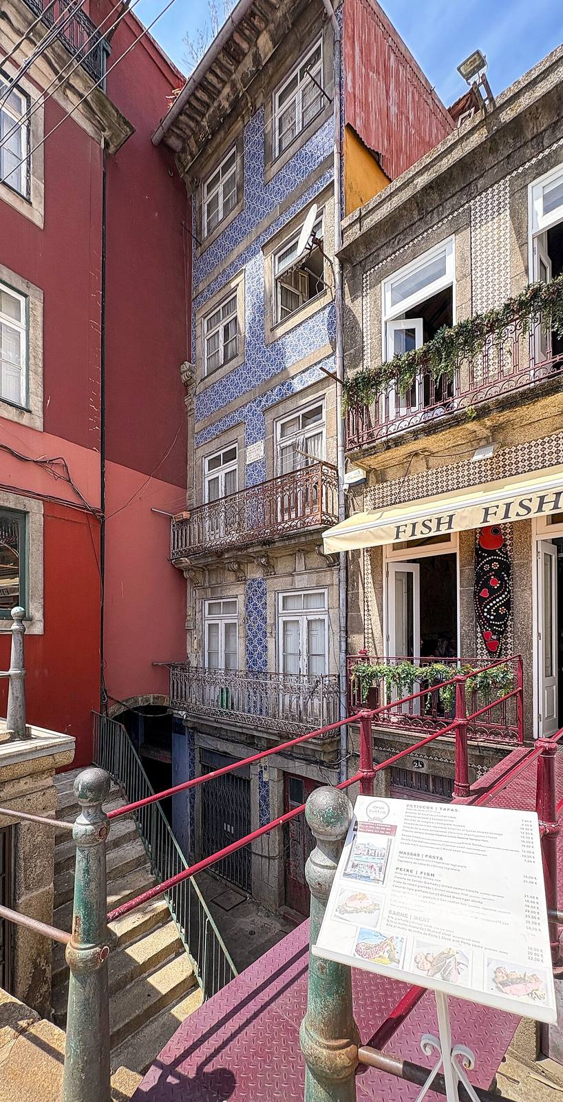 Los free tours en Oporto suelen bajar hasta la Ribeira y el río Duero.