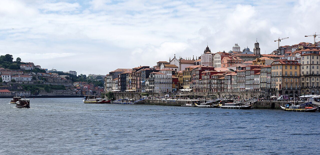 Visita guiada en Oporto recorriendo la Ribeira junto al río Duero.