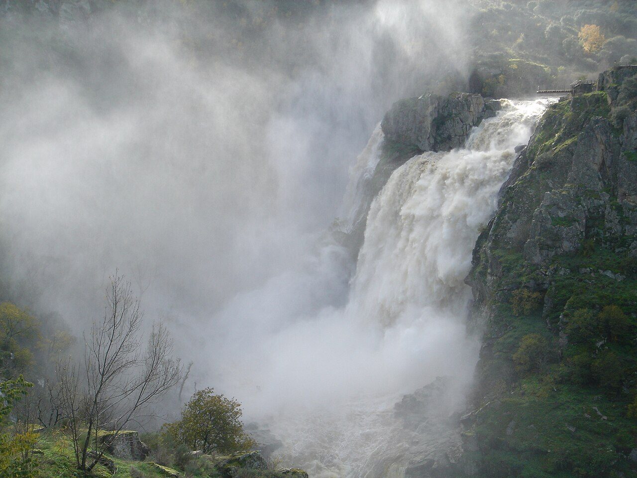 La cascada del Pozo de los Humos, una excursión cercana a Fermoselle