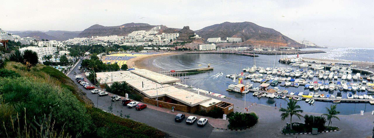 Vista de Puerto Rico de Gran Canaria, un destino ideal para saber qué ver en el sur de la isla