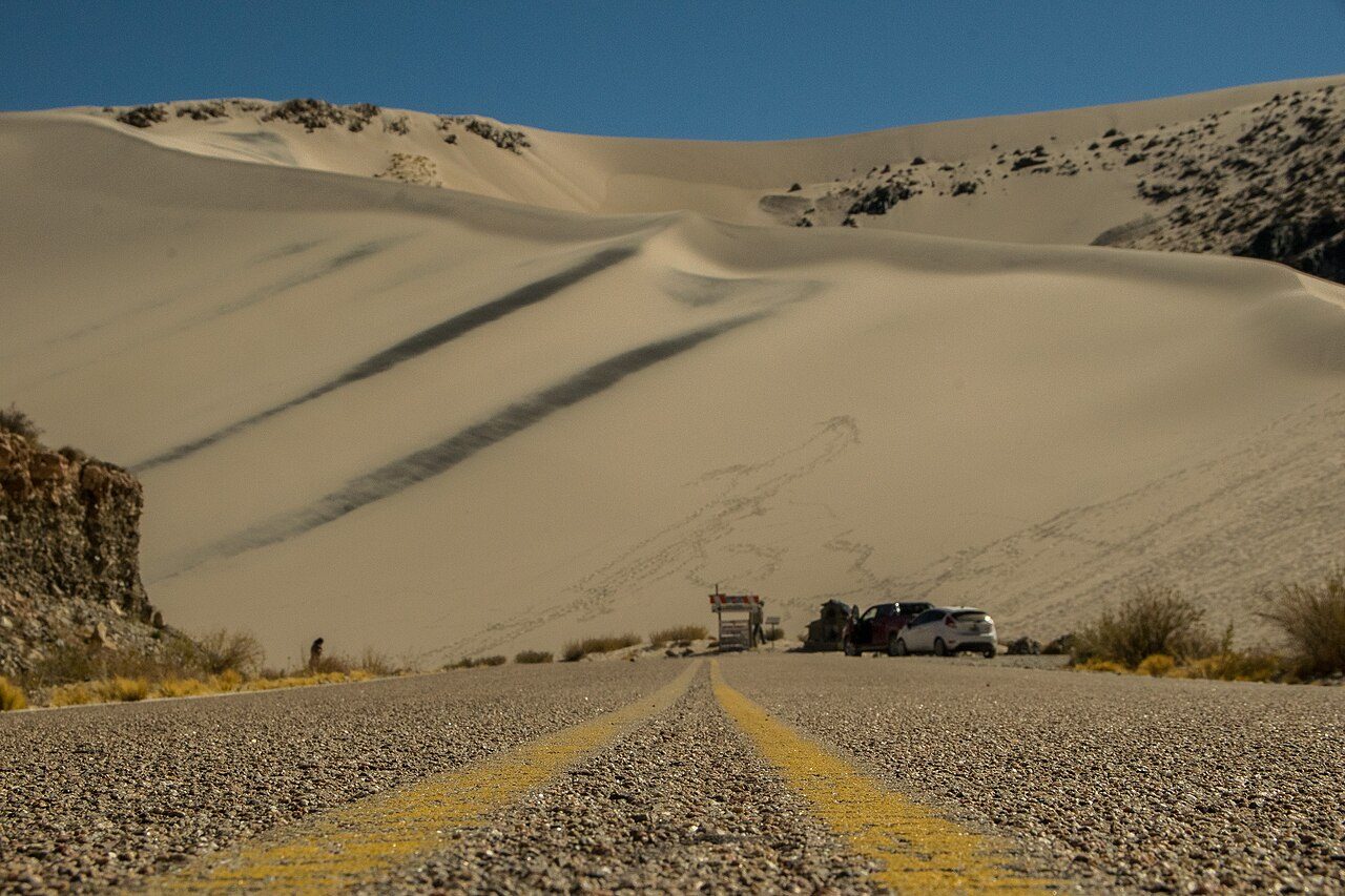 Los caminos de montaña que llevan a El Peñón, en la Puna de Catamarca