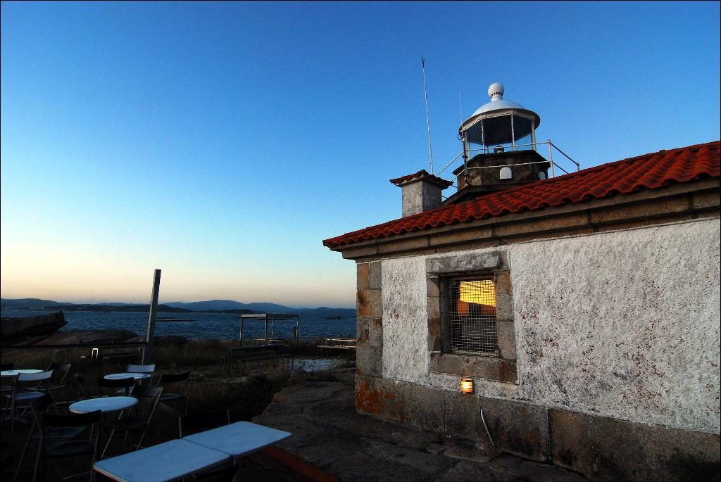 El Faro de Punta Cabalo, un mirador natural imprescindible en la Isla de Arosa