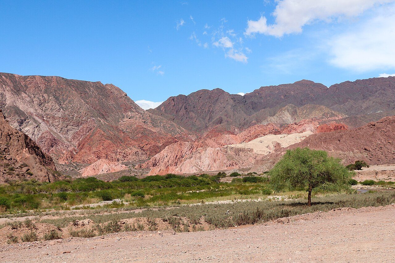 Las formaciones rojizas de la Quebrada de las Conchas, parada clave del itinerario por Salta