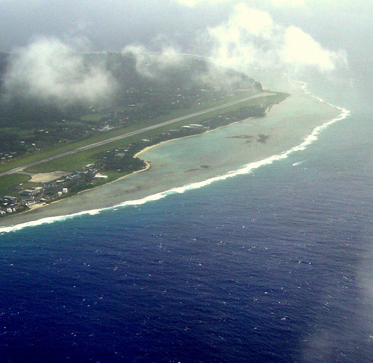 Vista aérea de Rarotonga, una de las paradas imprescindibles en las Islas Cook