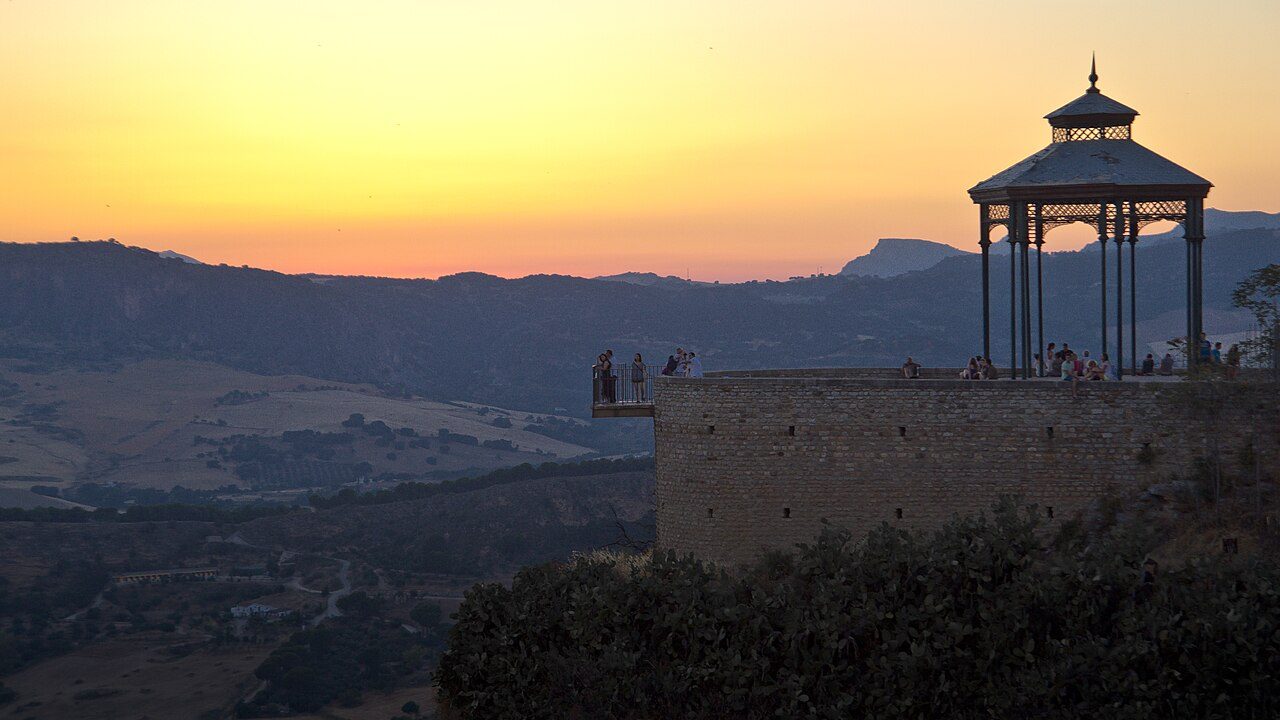 Atardecer desde uno de los miradores del Tajo, lo mejor que ver en Ronda