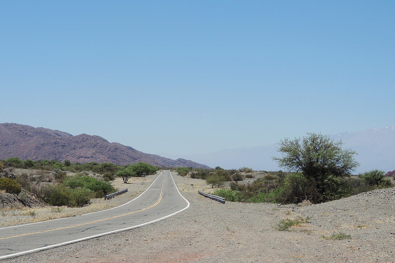 La Ruta 40 y sus paisajes rojizos, camino de qué ver en Villa Unión