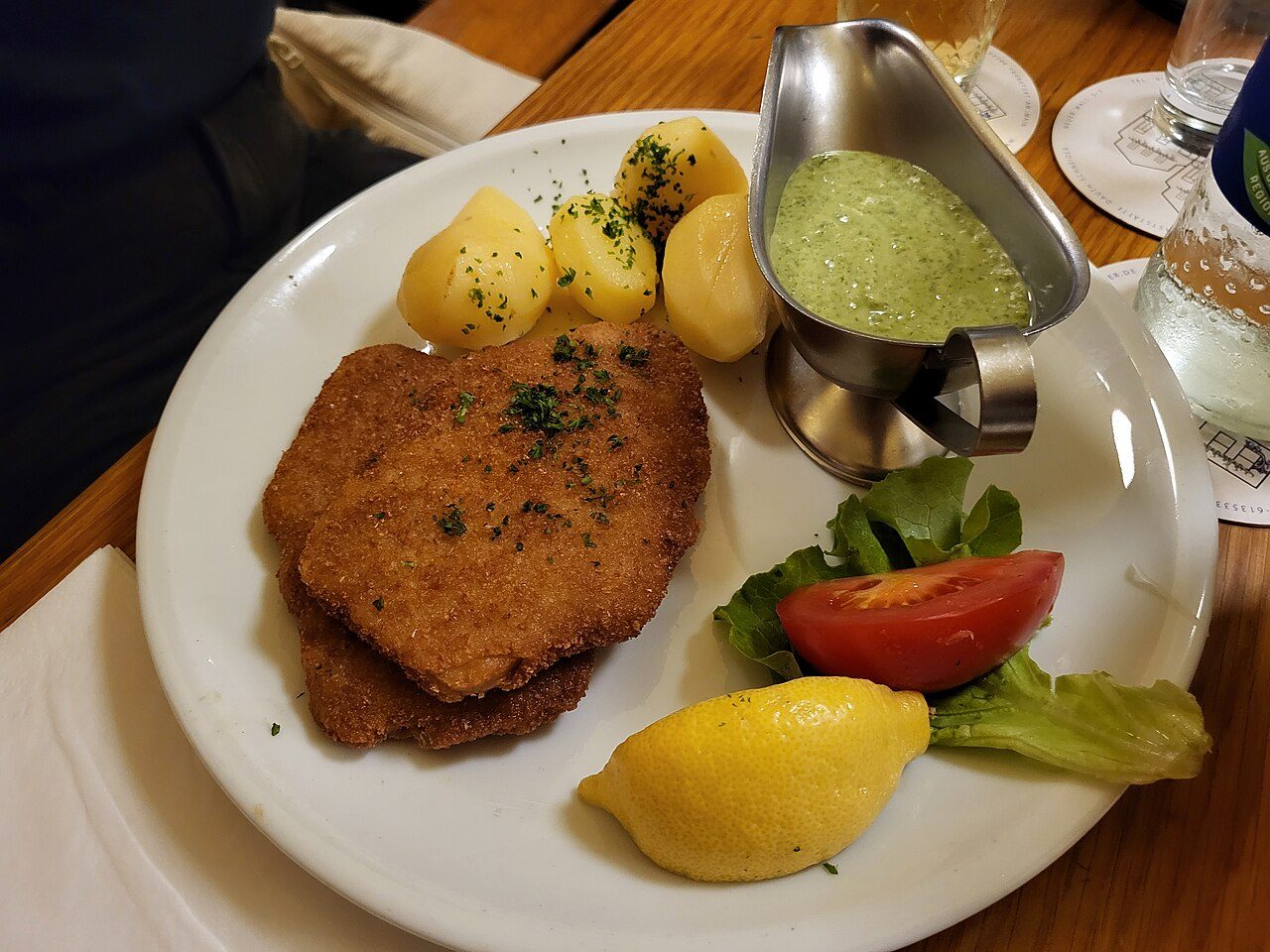 Las sidrerías tradicionales del barrio de Sachsenhausen, imprescindibles para comer en Frankfurt