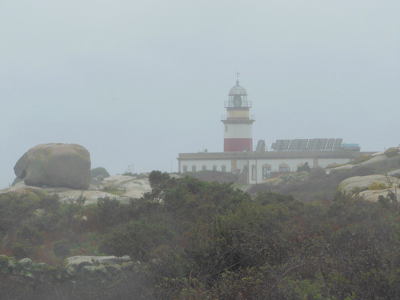 El faro de Sálvora, protagonista de la excursión en barco desde Riveira