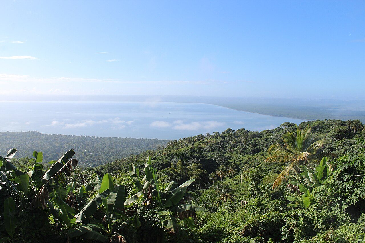Cruceros y barcos en Samaná: navegando entre los islotes de Los Haitises